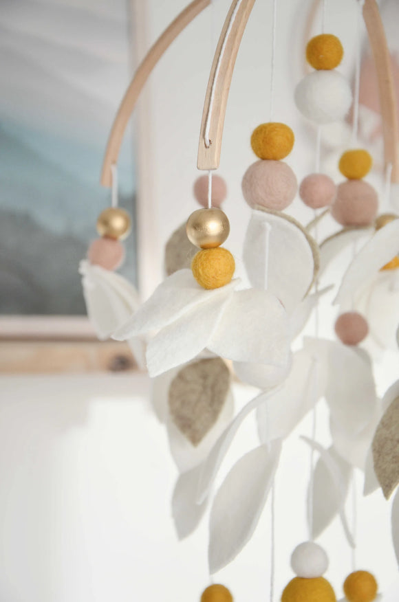 Mobile décoratif Calm avec feuilles - Vanille Coton